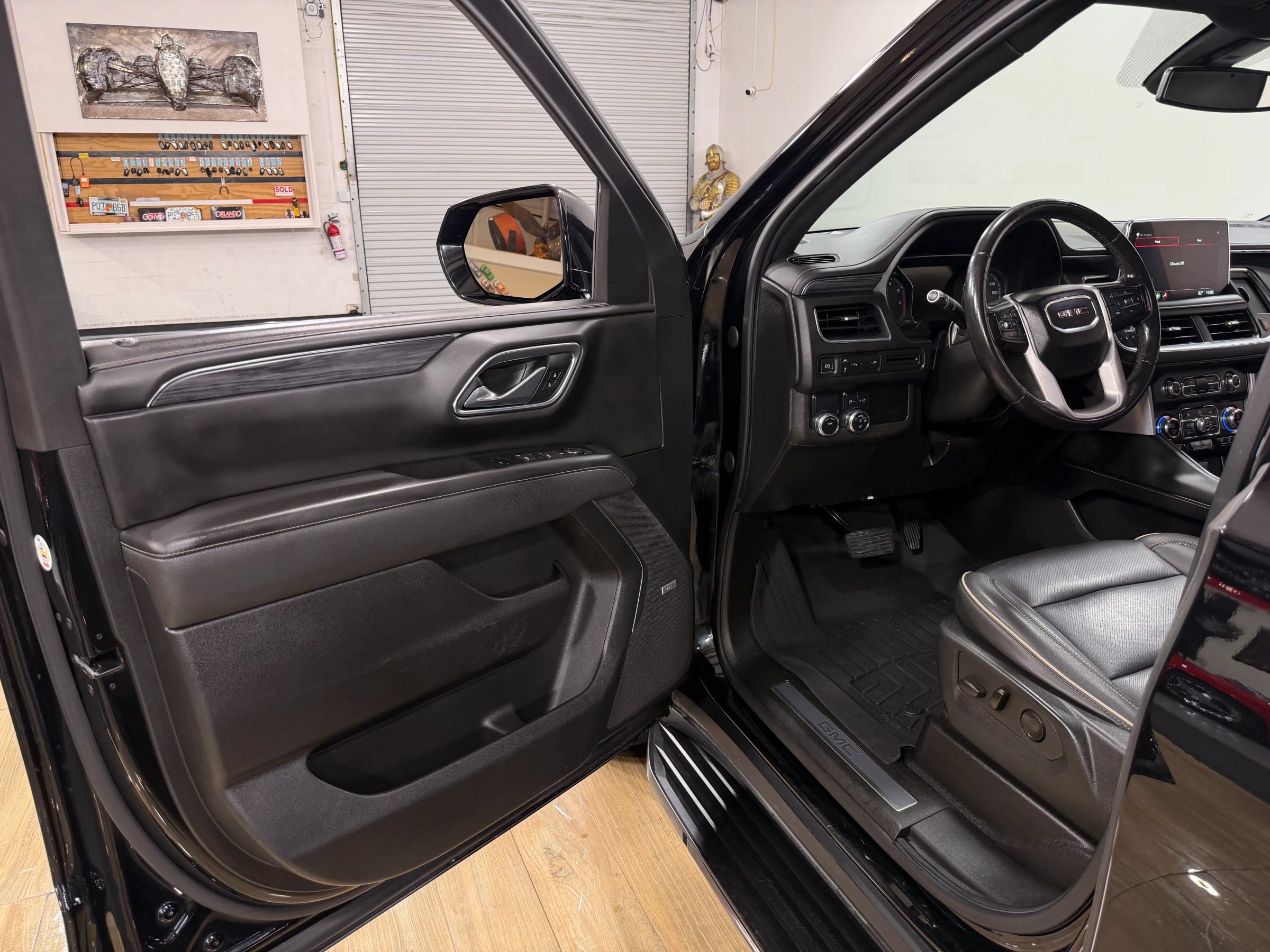 Used 2021 GMC Yukon XL SLT RWD image 11