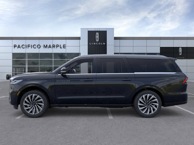 New 2026 Lincoln Navigator L Black Label AWD/4WD image 3