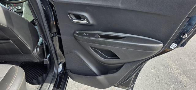 Used 2022 Chevrolet Trax LT w/ LT Convenience Package image 14