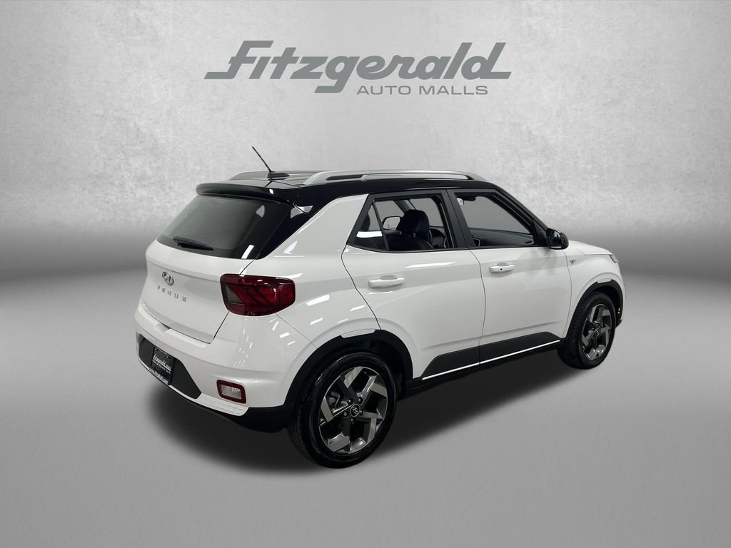 Used 2025 Hyundai Venue Limited FWD image 7