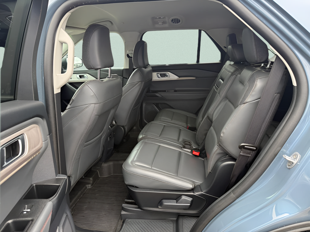 Used 2026 Ford Explorer Active w/ Active Comfort Package AWD/4WD image 5