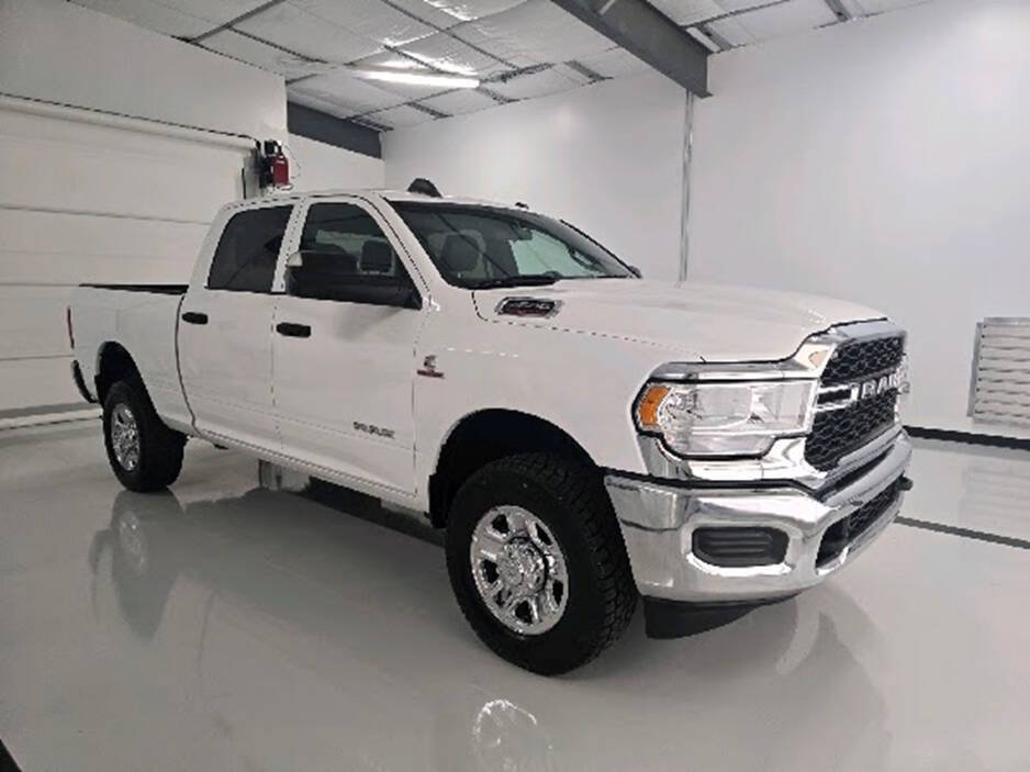 Used 2022 RAM 2500 Tradesman w/ Chrome Appearance Group AWD/4WD image 3