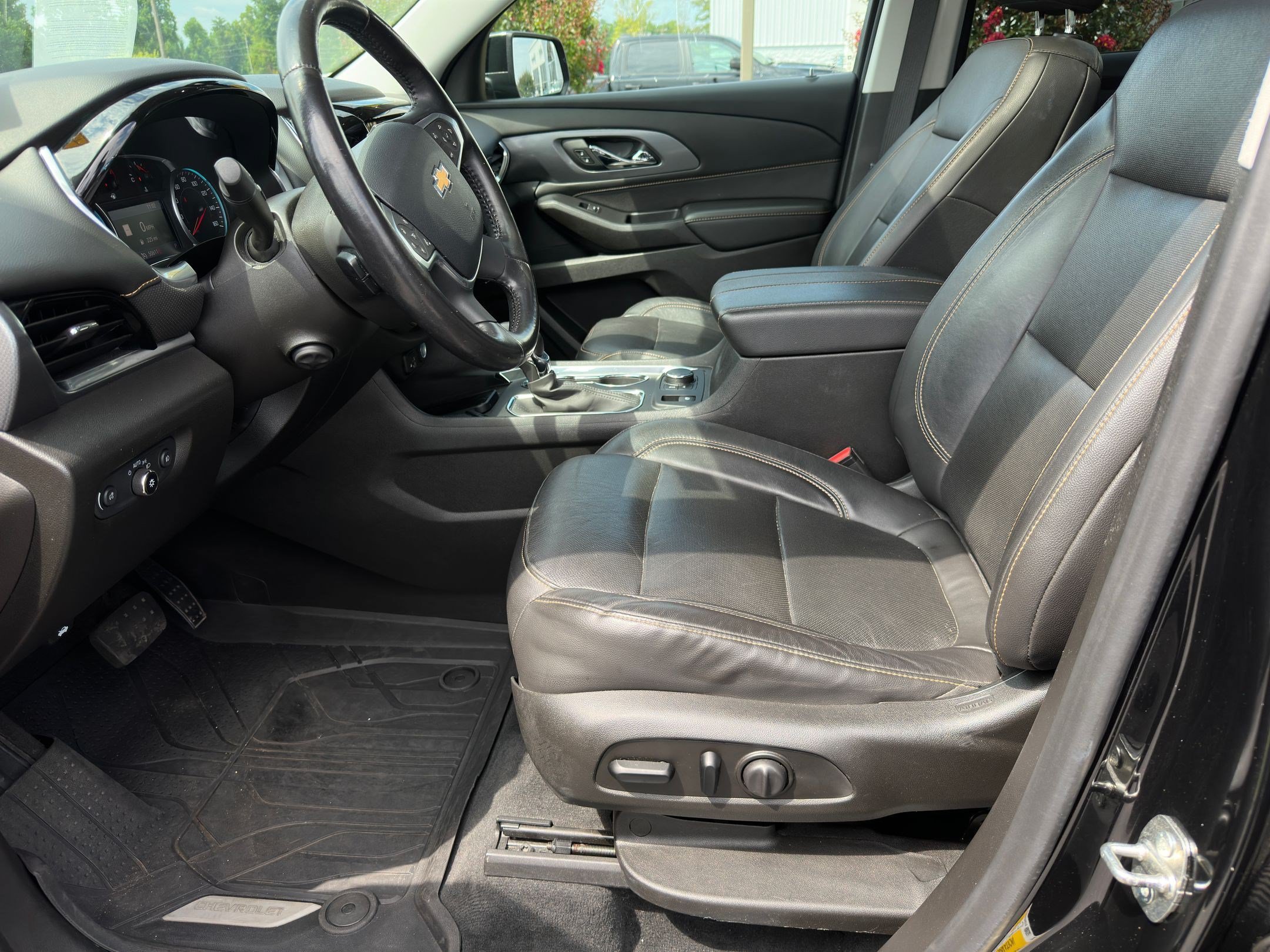 Used 2021 Chevrolet Traverse Premier w/ Redline Edition FWD image 11