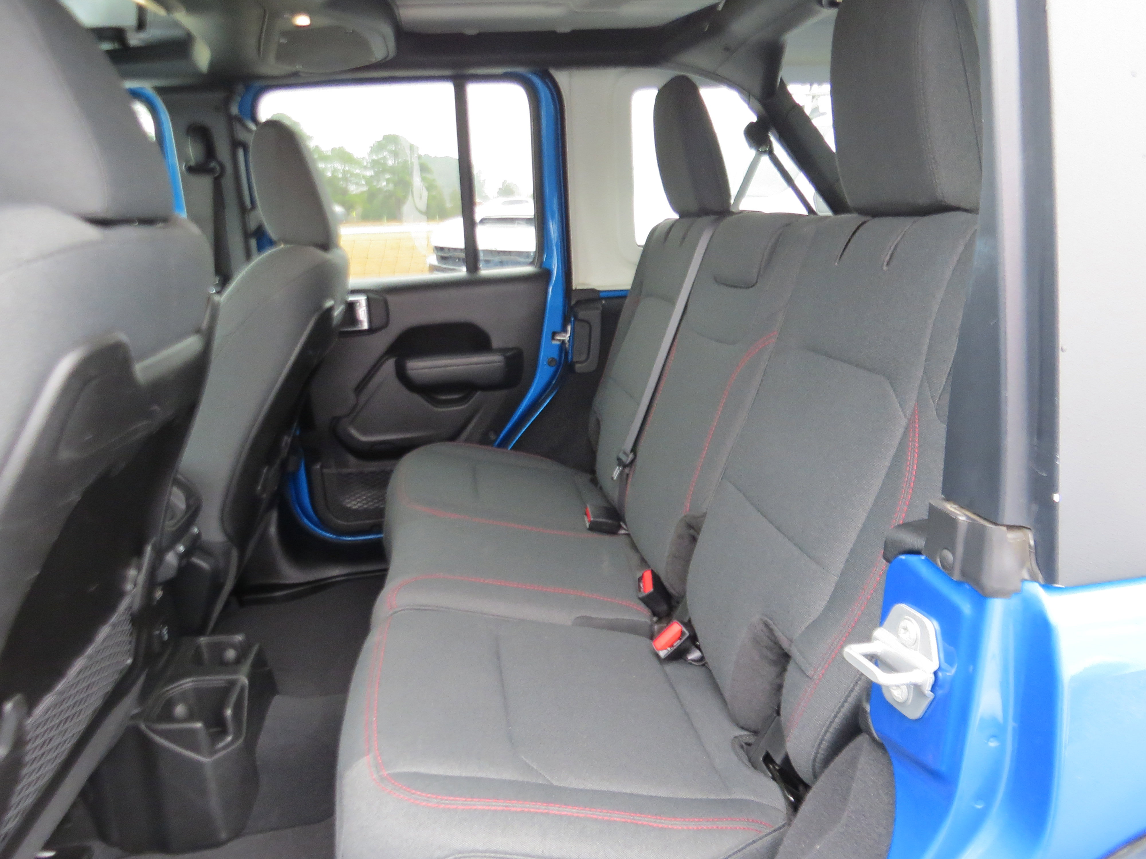 Used 2025 Jeep Wrangler Unlimited Rubicon image 13