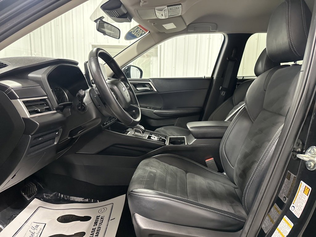 Used 2024 Mitsubishi Outlander AWD image 13