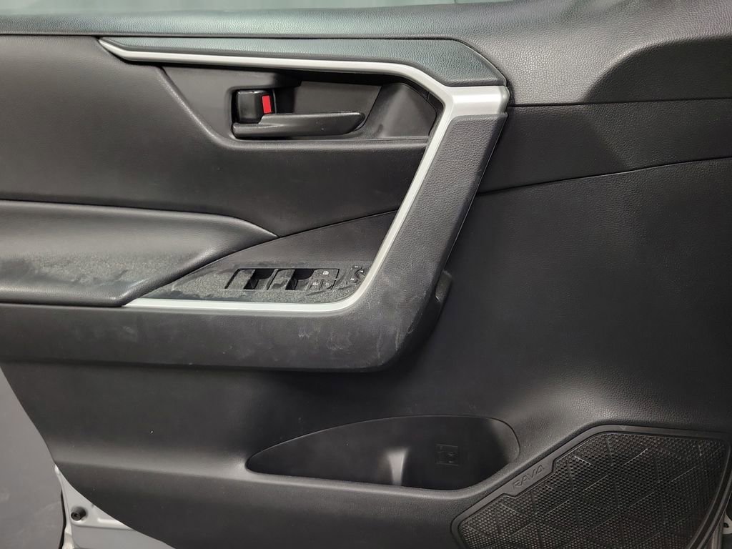 Used 2020 Toyota RAV4 LE image 22