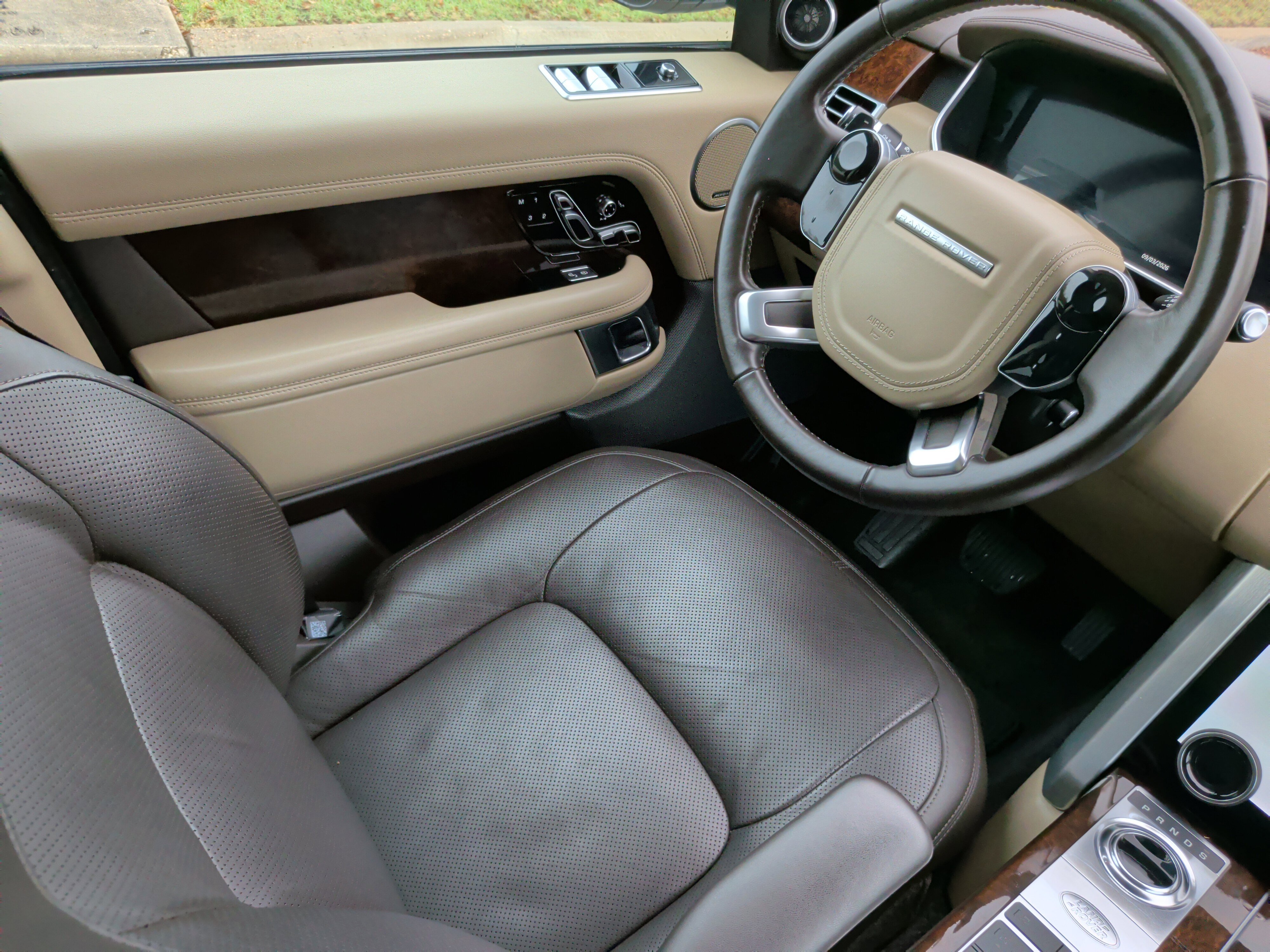 Used 2020 Land Rover Range Rover HSE image 36