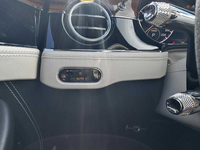 Used 2022 Bentley Continental GT image 34