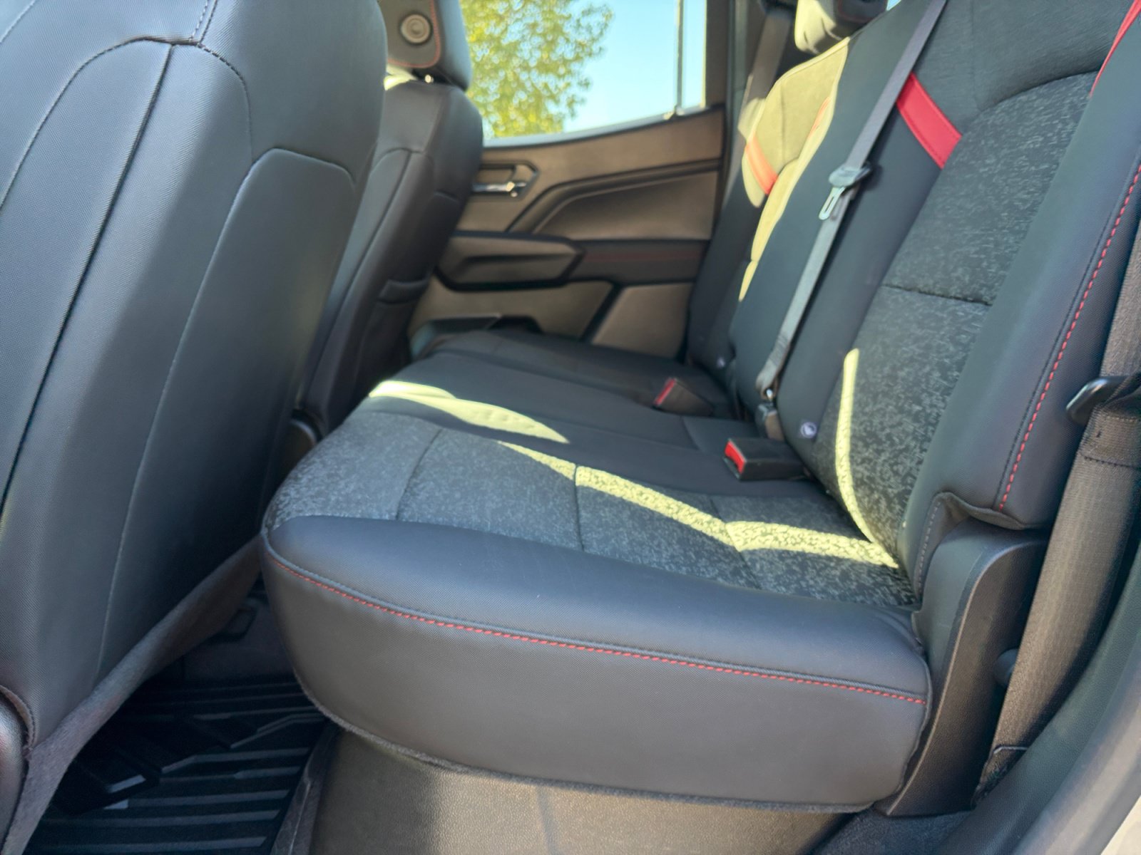 Used 2023 Chevrolet Colorado Z71 w/ Advanced Trailering Package AWD/4WD image 24