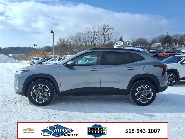 Used 2025 Chevrolet Trax LT w/ LT Convenience Package image 4