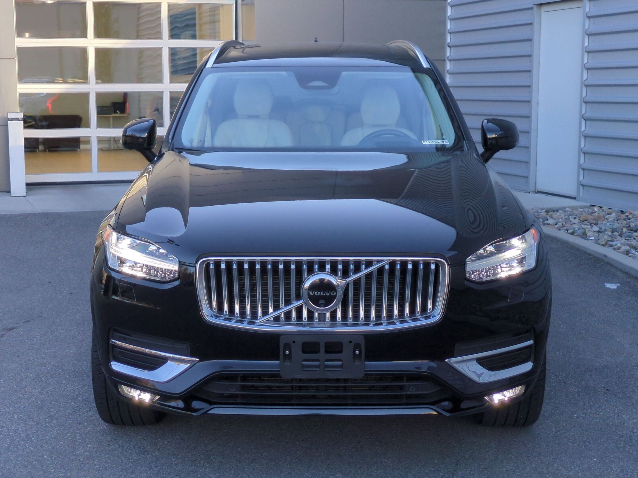 Used 2023 Volvo XC90 B5 Plus w/ Protection Package Premier image 9