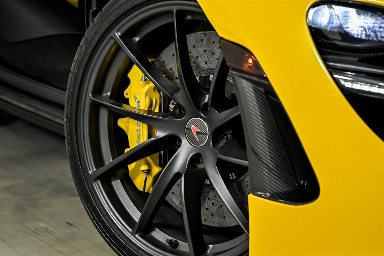 Used 2018 McLaren 720S Performance RWD image 3