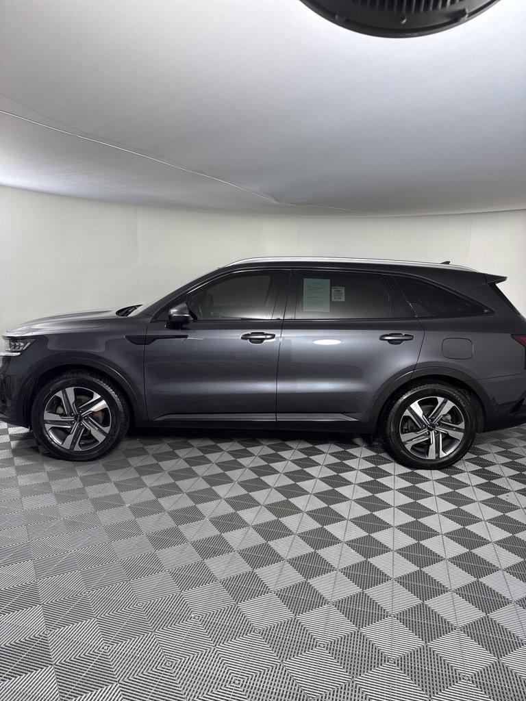 Used 2023 Kia Sorento SX Prestige w/ Panoramic Sunroof Package image 2