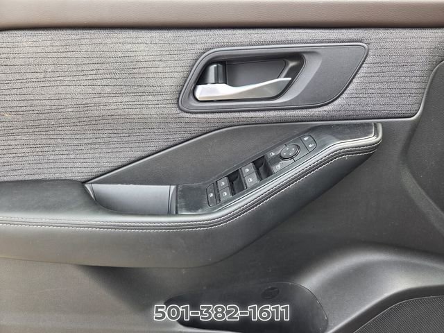 Used 2023 Nissan Rogue SV FWD image 9