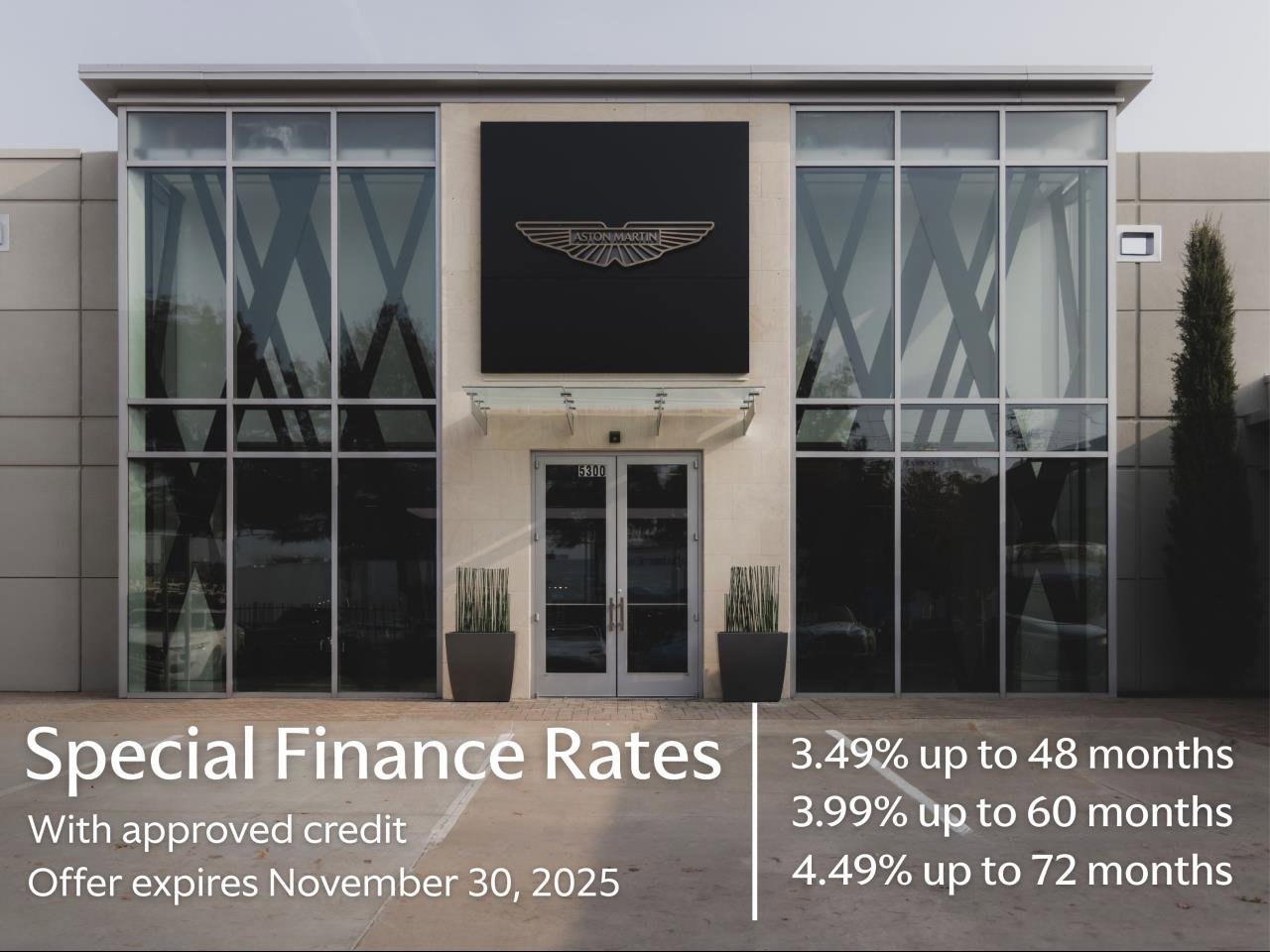 Used 2025 Aston Martin DBX 707 image 2