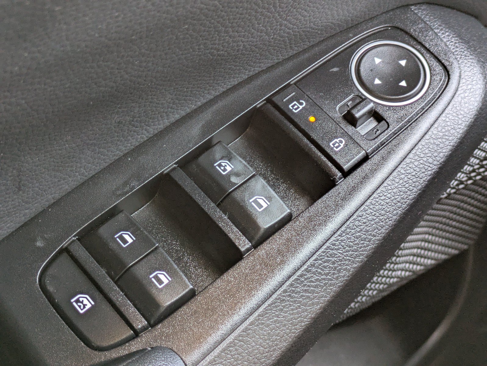 Certified 2025 Kia Seltos S FWD image 17