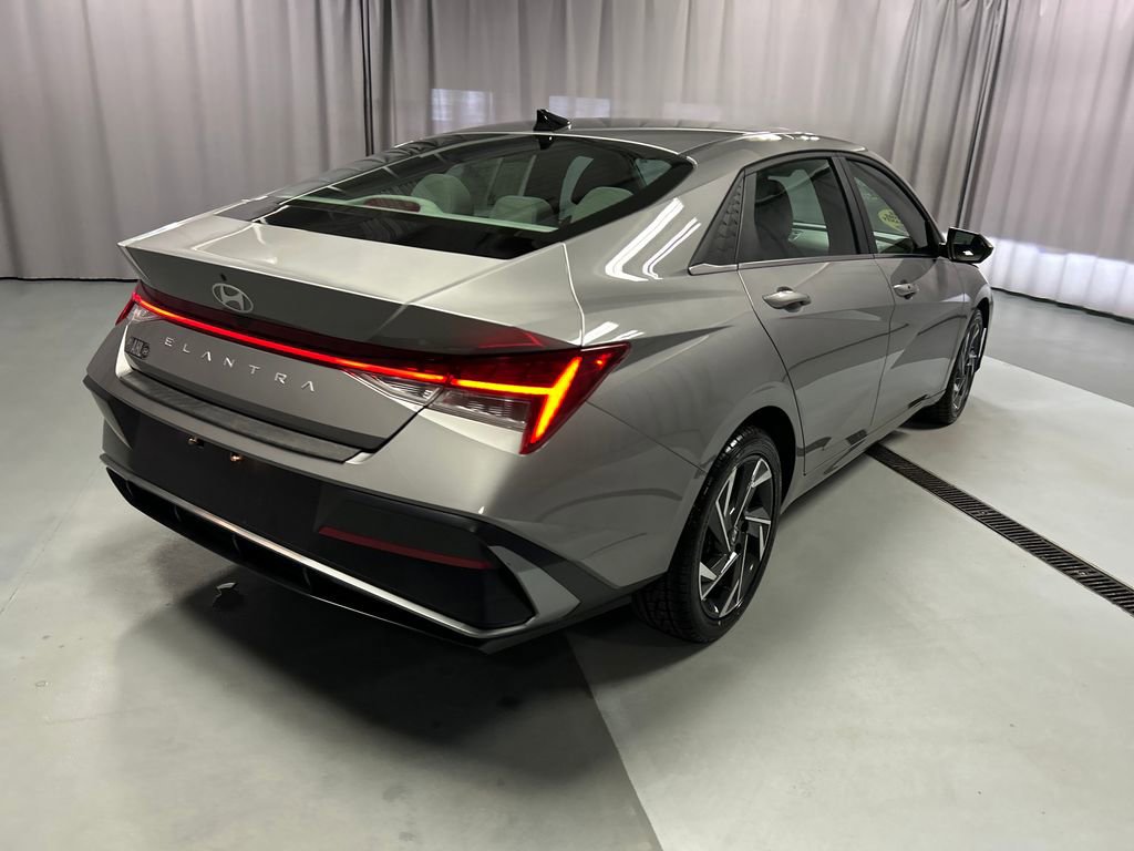 Used 2024 Hyundai Elantra SEL w/ Convenience Package image 7