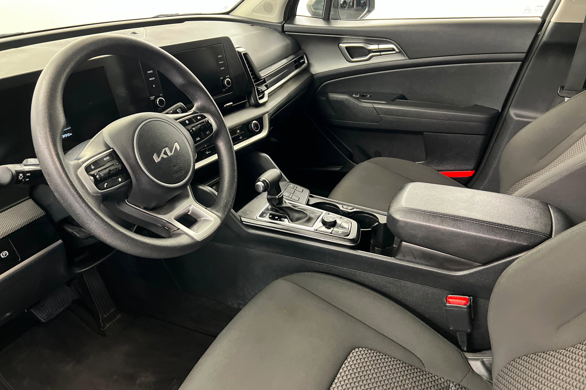 Used 2024 Kia Sportage LX image 16