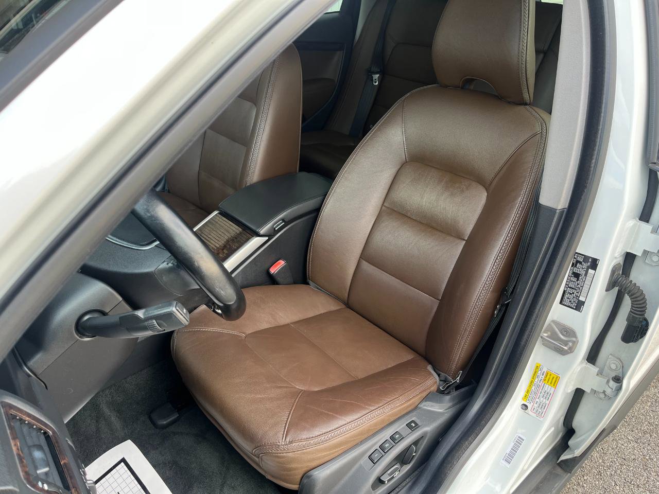 Used 2015 Volvo XC70 T6 w/ Proximity Package AWD/4WD image 11