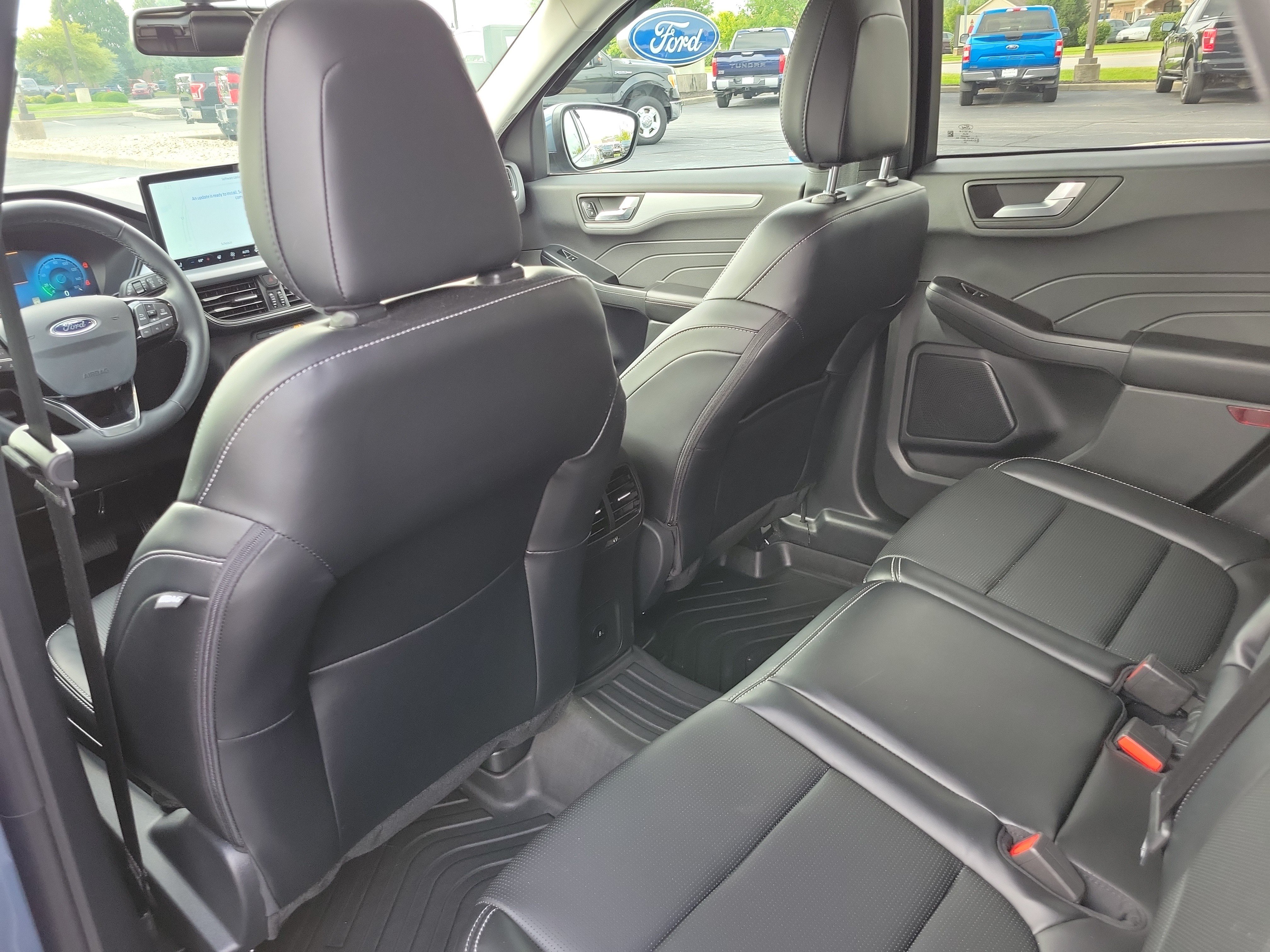 Used 2025 Ford Escape Platinum AWD/4WD image 14