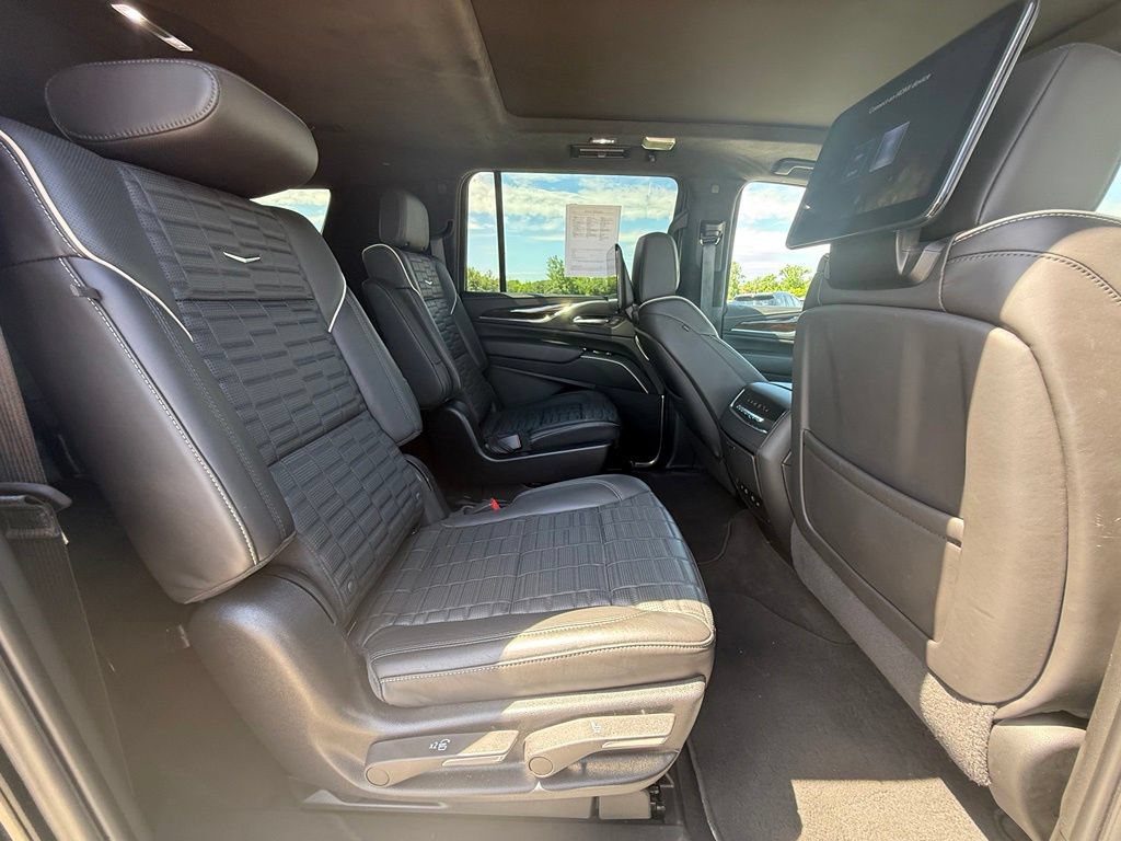 Certified 2024 Cadillac Escalade ESV Premium Luxury Platinum AWD/4WD image 34