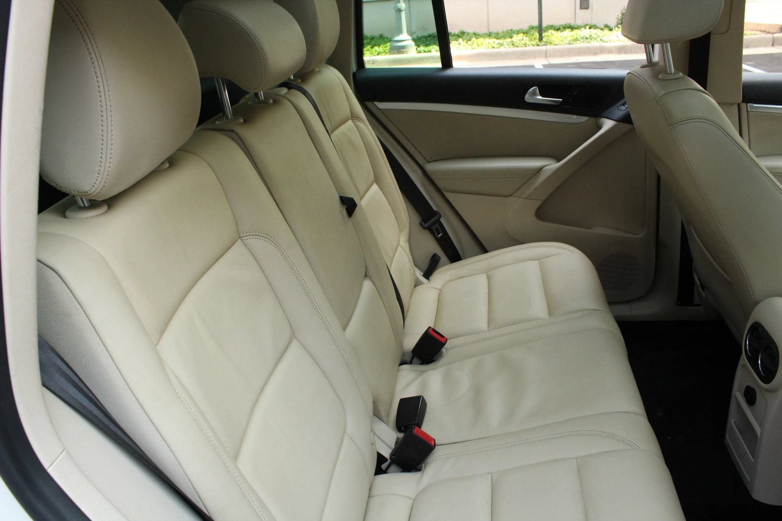 Used 2013 Volkswagen Tiguan SEL FWD image 32