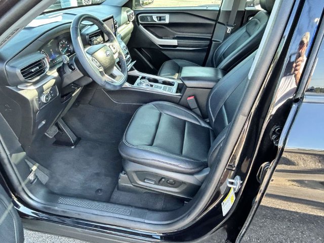 Used 2022 Ford Explorer XLT w/ Equipment Group 202A RWD image 18
