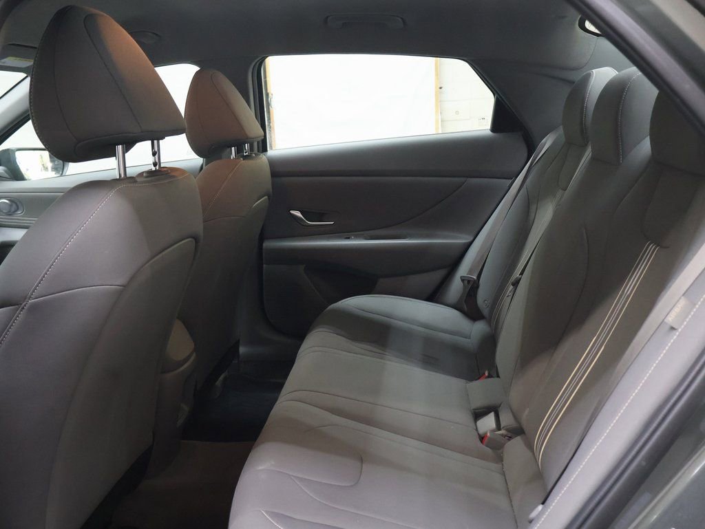Used 2025 Hyundai Elantra Sport image 14