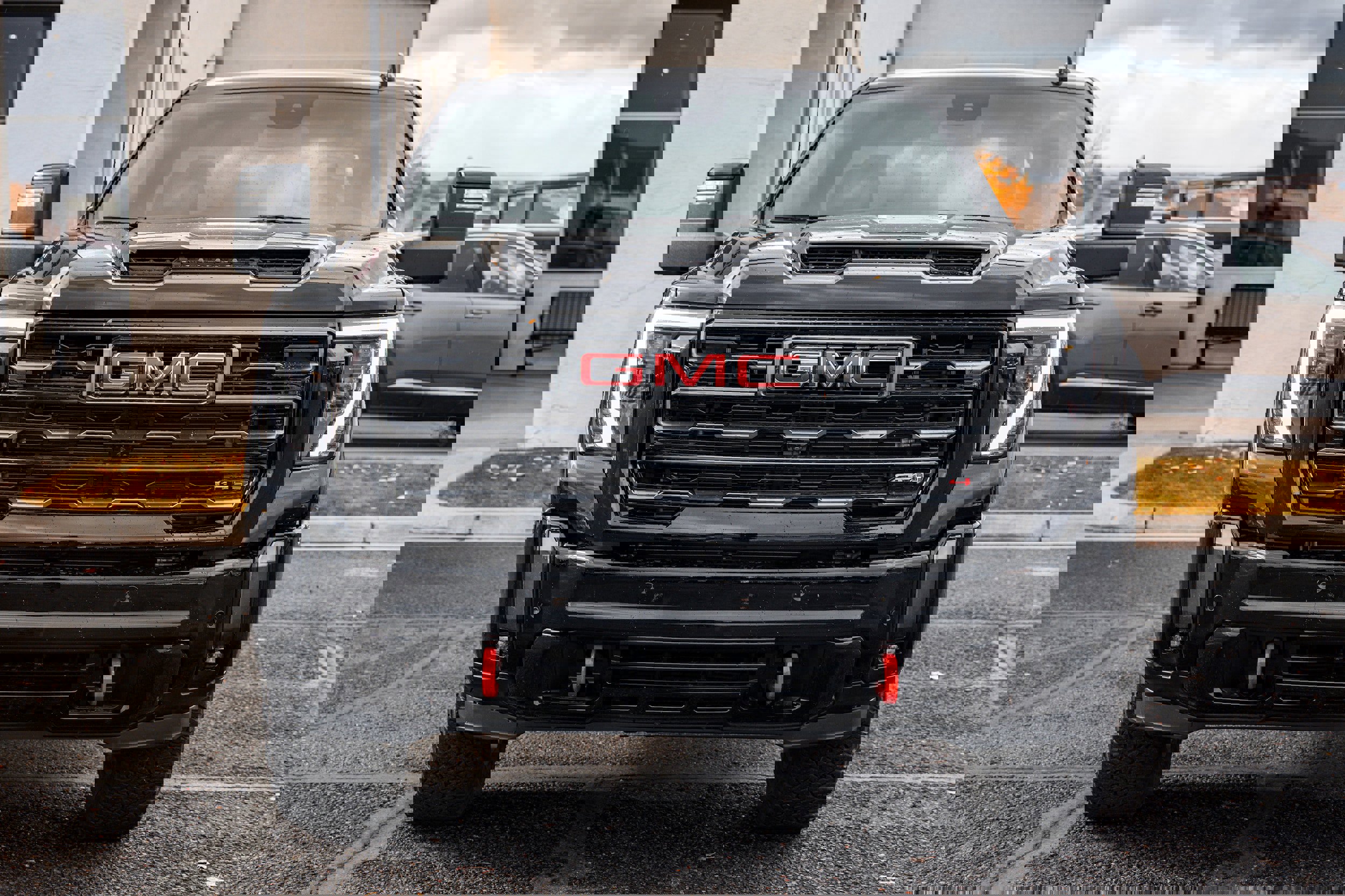 Used 2024 GMC Sierra 2500 AT4 image 2