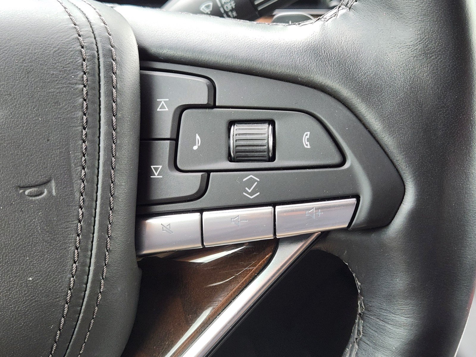 Certified 2024 Cadillac Escalade Sport Platinum AWD/4WD image 26