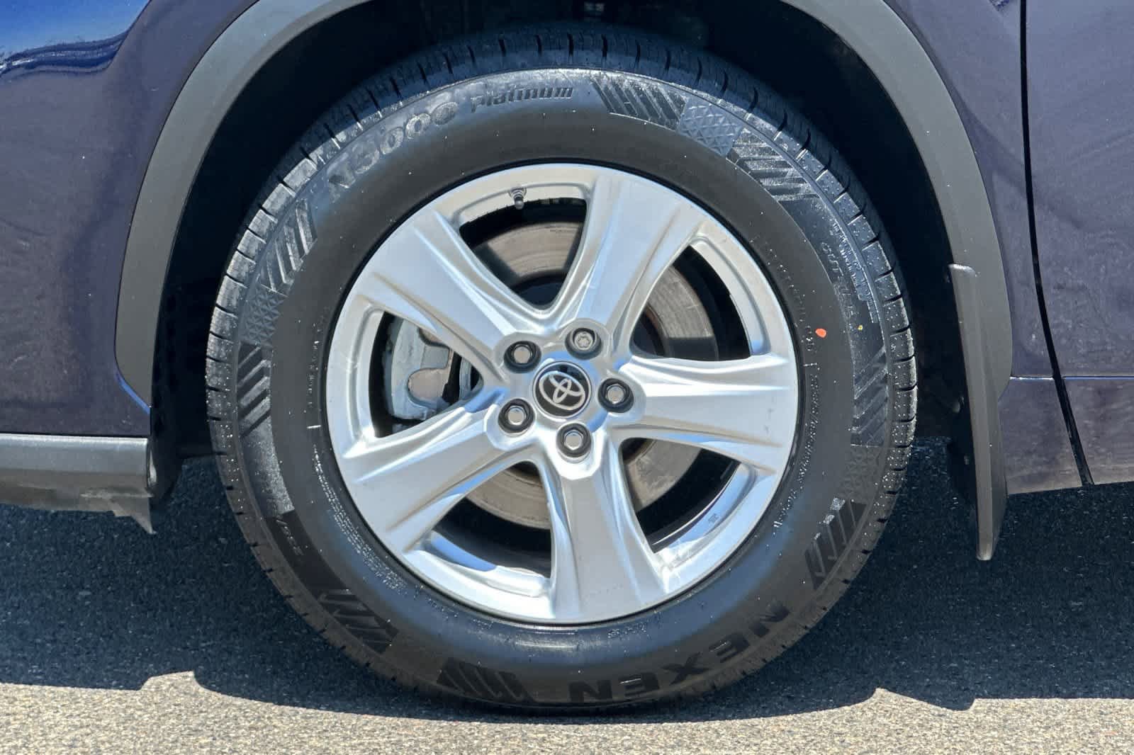 Used 2022 Toyota Highlander L AWD/4WD image 31