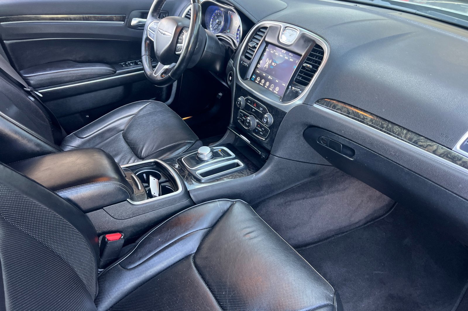 Used 2018 Chrysler 300 Limited image 12