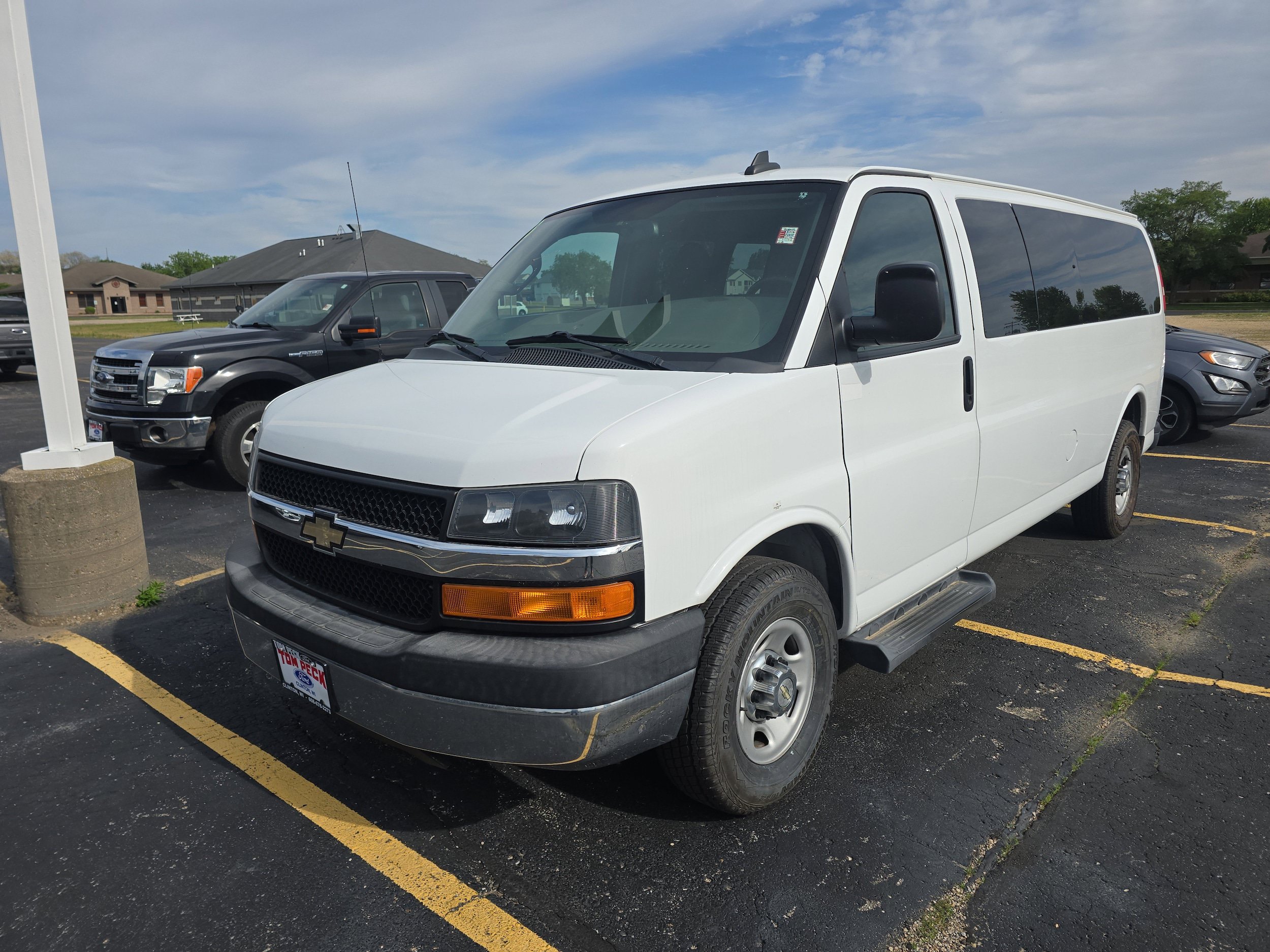 Used 2016 Chevrolet Express 3500 LT w/ LT Preferred Equipment Group RWD image 4