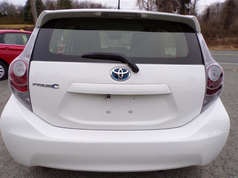 Used 2014 Toyota Prius C One image 7