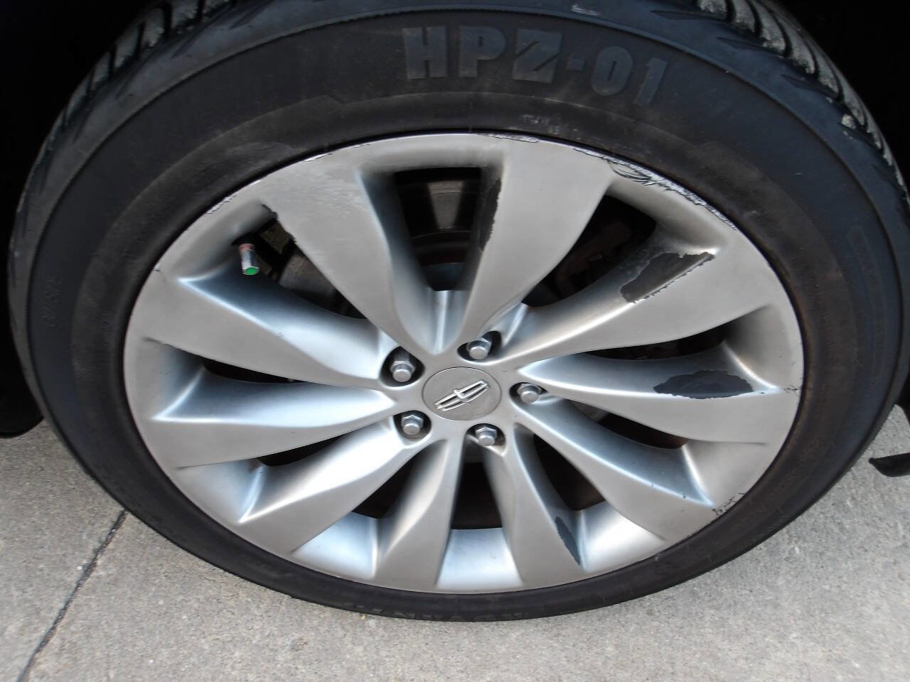 Used 2014 Lincoln MKS image 47