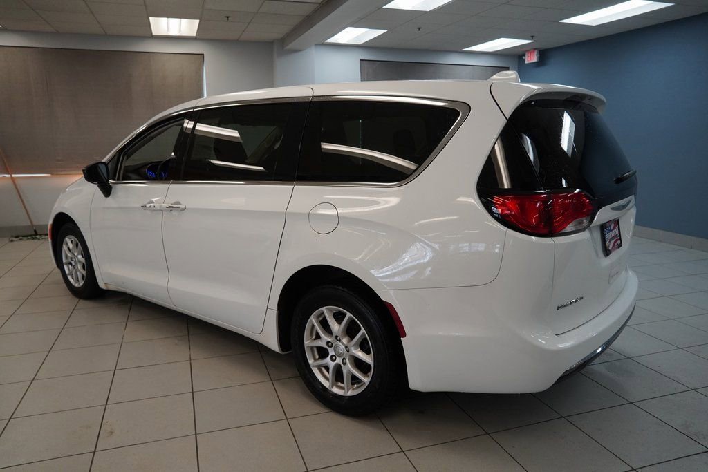 Used 2017 Chrysler Pacifica Touring Plus image 11
