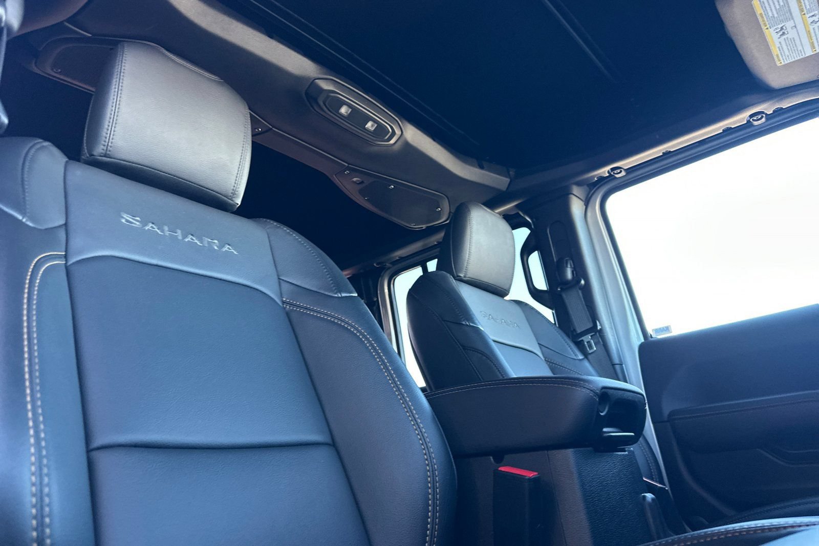 Used 2024 Jeep Wrangler Unlimited Sahara AWD/4WD image 19