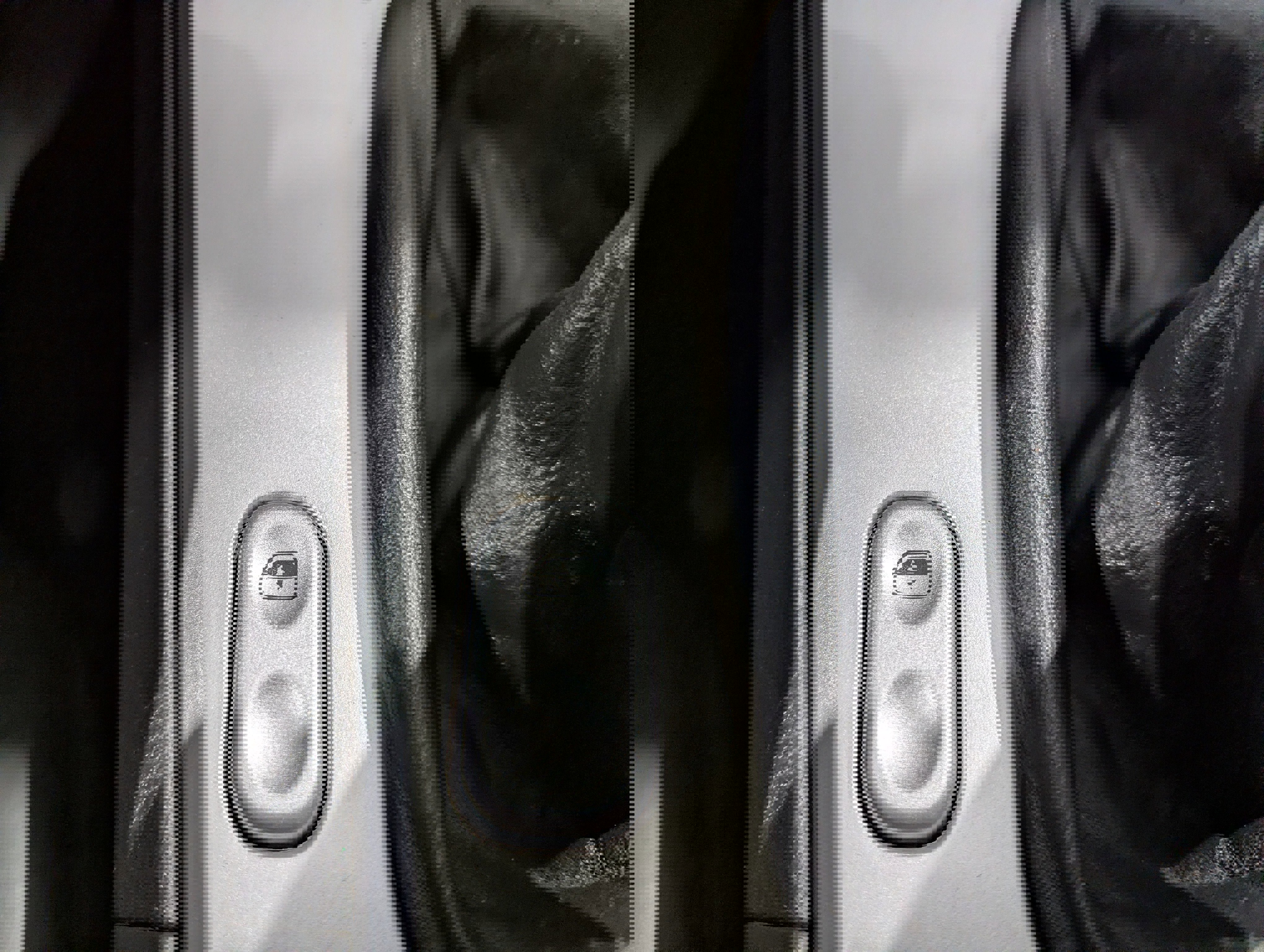 Used 2005 Chrysler Crossfire Limited image 13