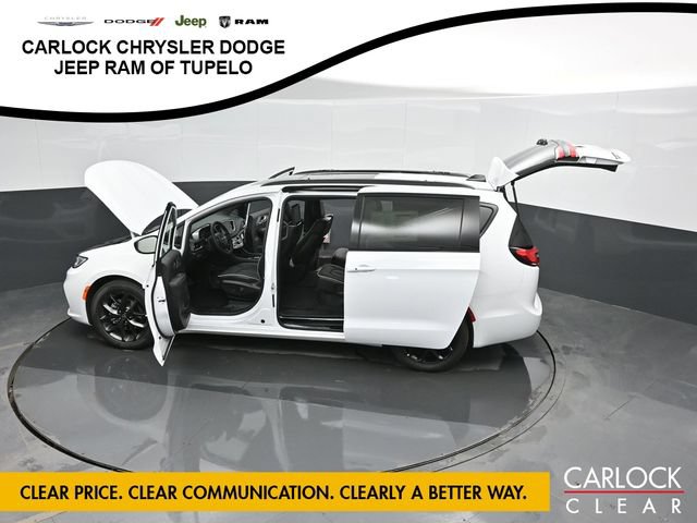 New 2026 Chrysler Pacifica Limited w/ Uconnect Theater Family Group FWD image 79