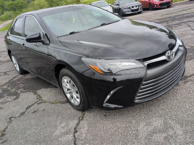 Used 2015 Toyota Camry LE w/ Moonroof Package FWD image 2