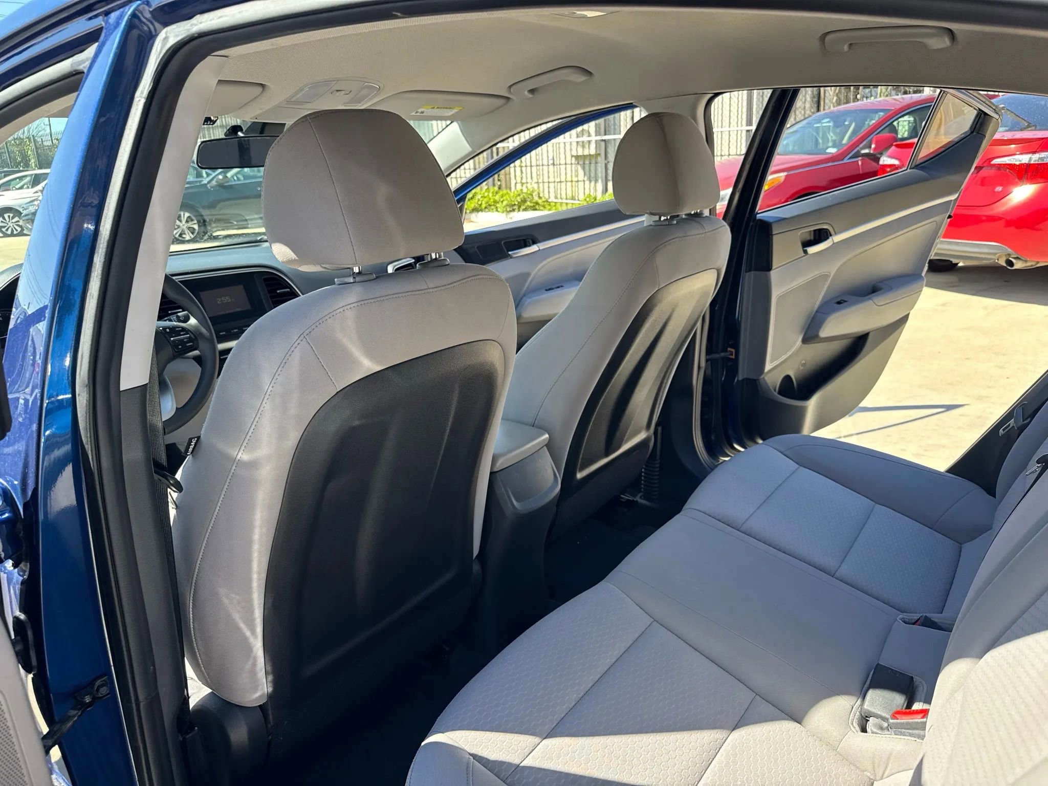 Used 2020 Hyundai Elantra SE image 29