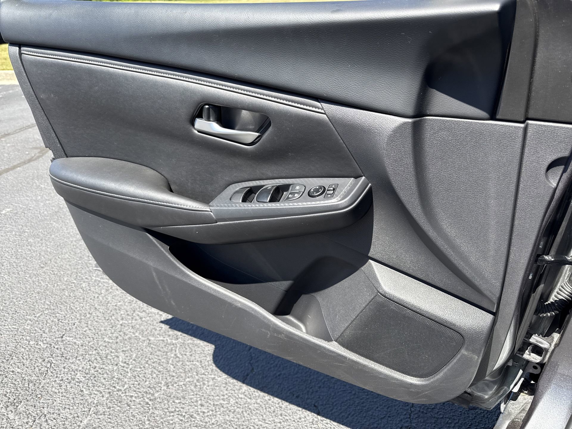 Used 2025 Nissan Sentra SV image 11