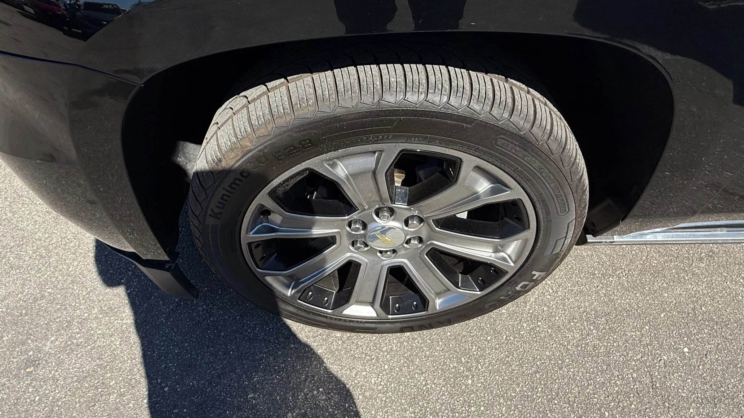Used 2018 Chevrolet Suburban Premier AWD/4WD image 22