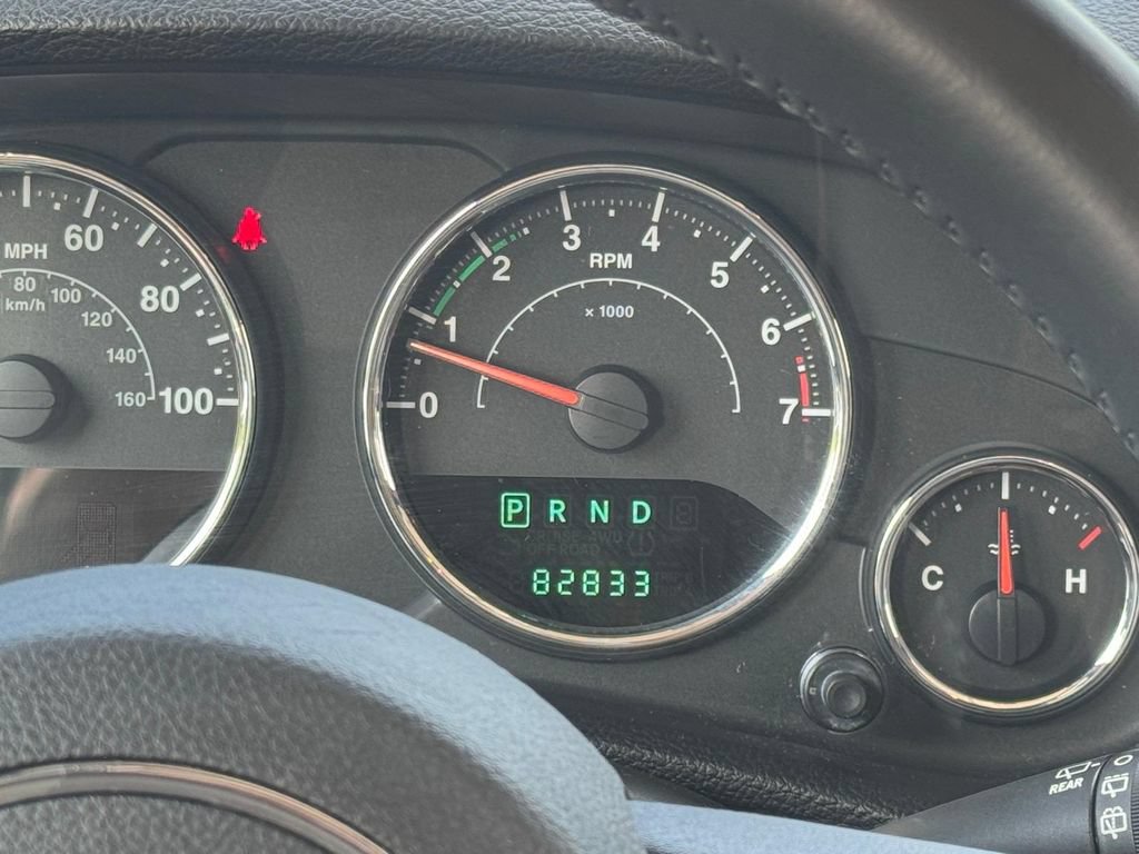 Used 2013 Jeep Wrangler Unlimited Sahara w/ Dual Top Group AWD/4WD image 13