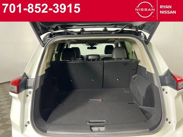 Certified 2025 Nissan Rogue Platinum w/ Tech Package image 7
