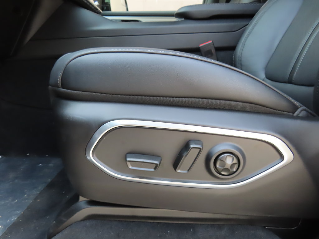 New 2026 Jeep Grand Wagoneer L Limited w/ Convenience Group I AWD/4WD image 9