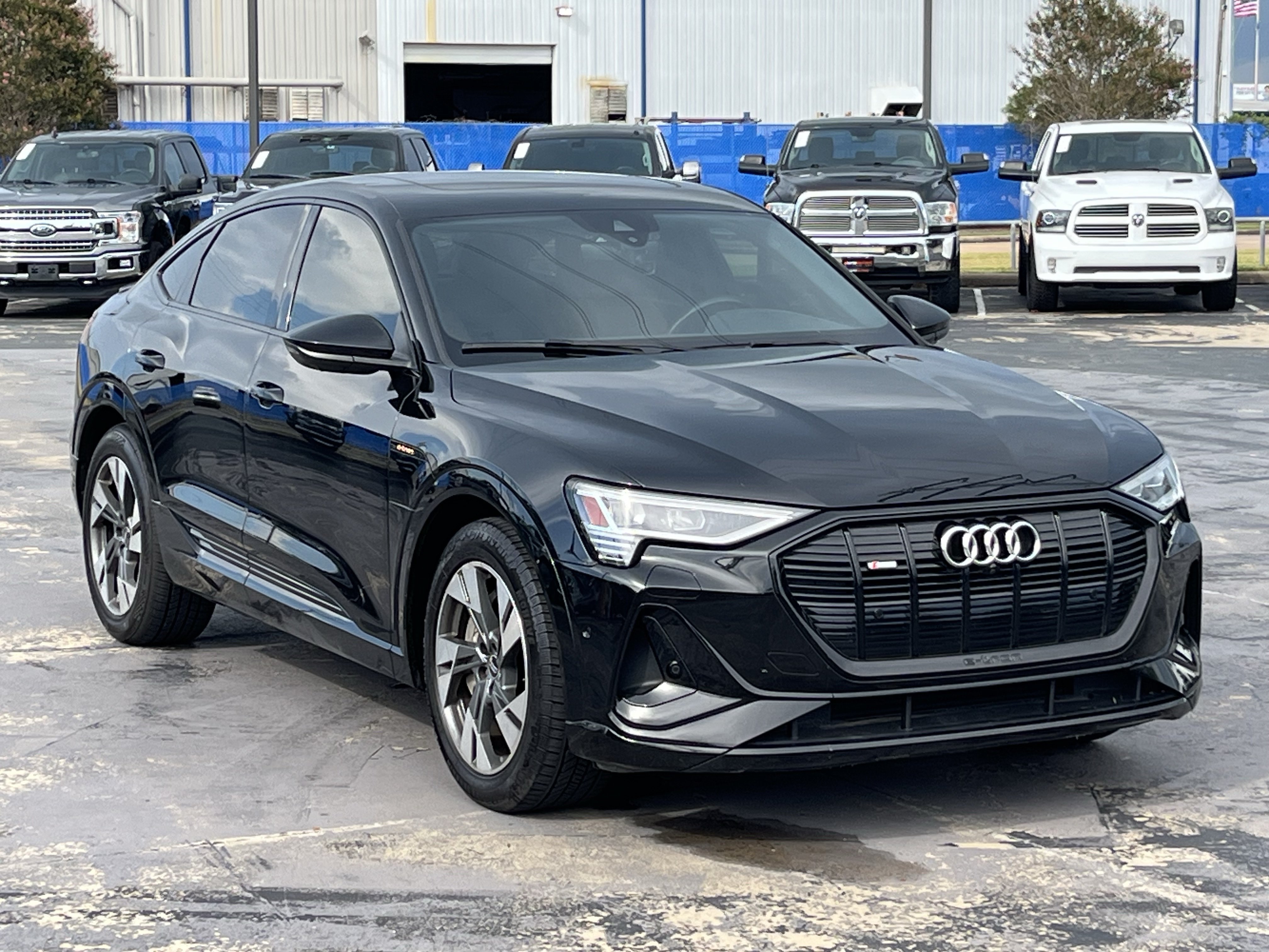 Used 2022 Audi e-tron Premium w/ Convenience Plus Package AWD/4WD image 5