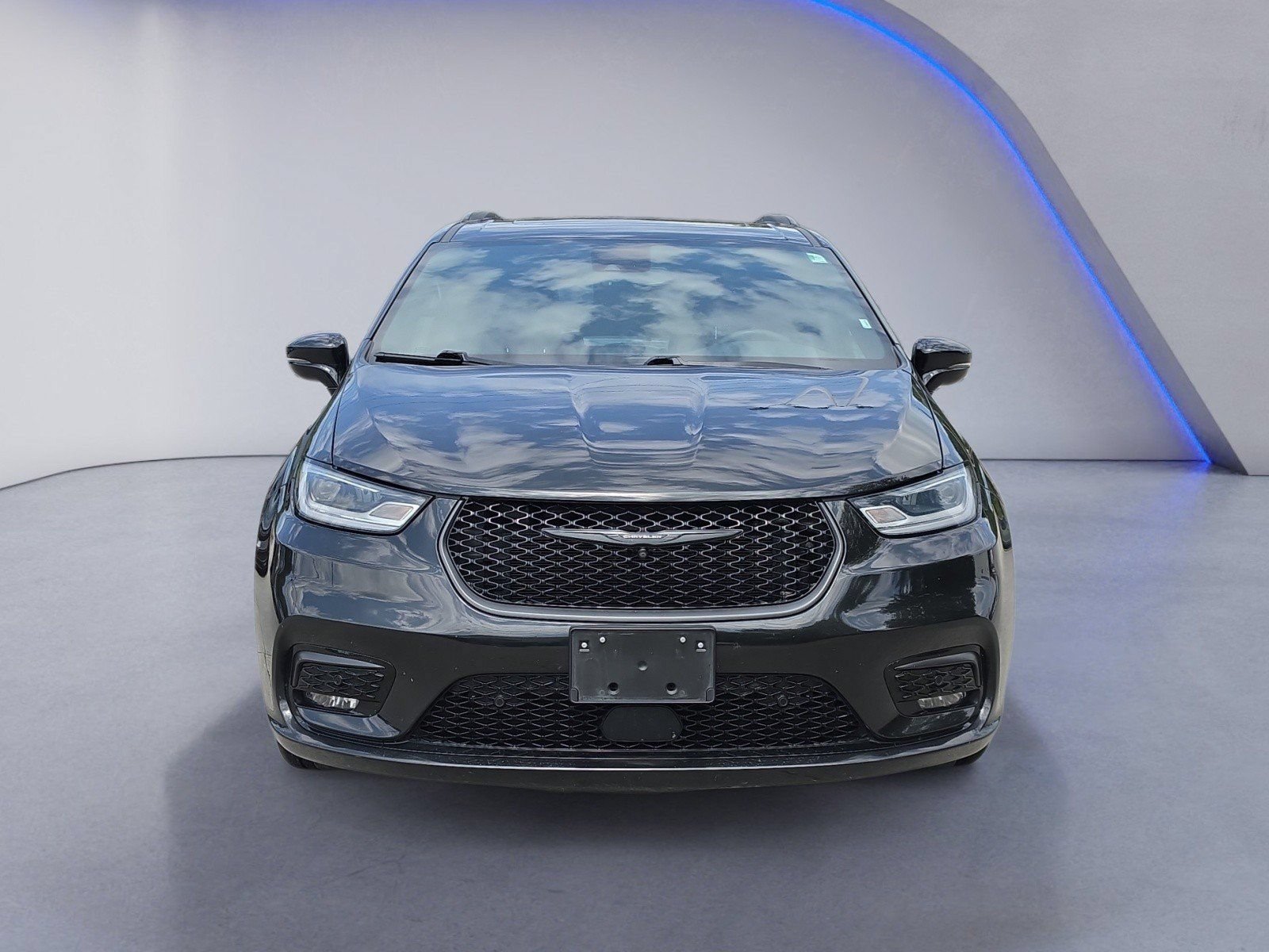 Used 2024 Chrysler Pacifica Premium FWD image 8