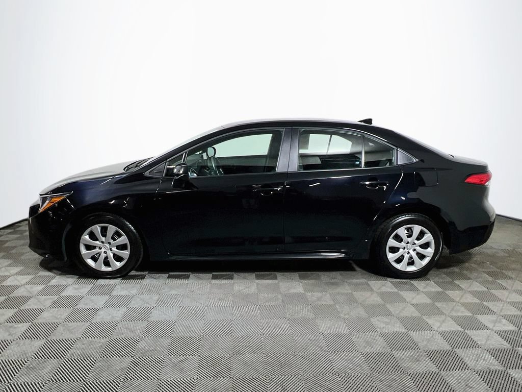 Certified 2025 Toyota Corolla LE FWD image 4