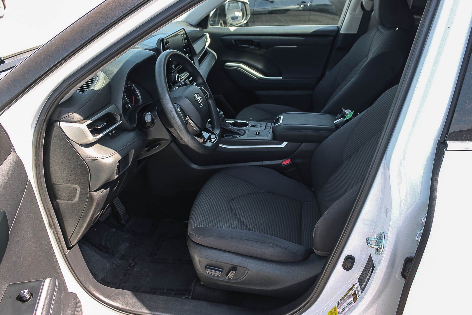 Used 2021 Toyota Highlander L FWD image 18